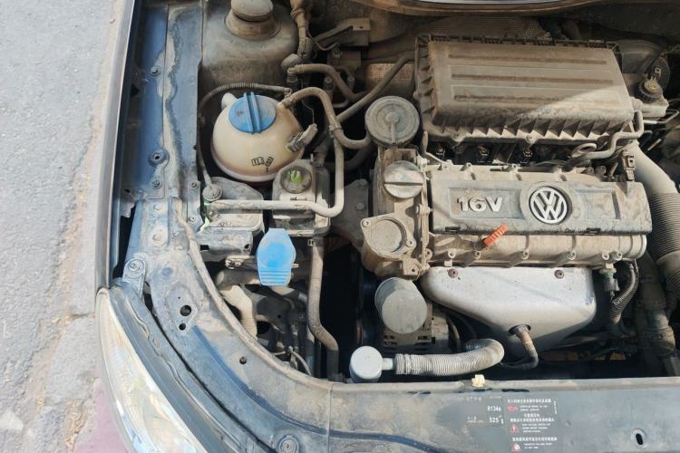 Used Volkswagen Lavida 2011 1.6L Automatic PinYou Edition Engine Bay Right