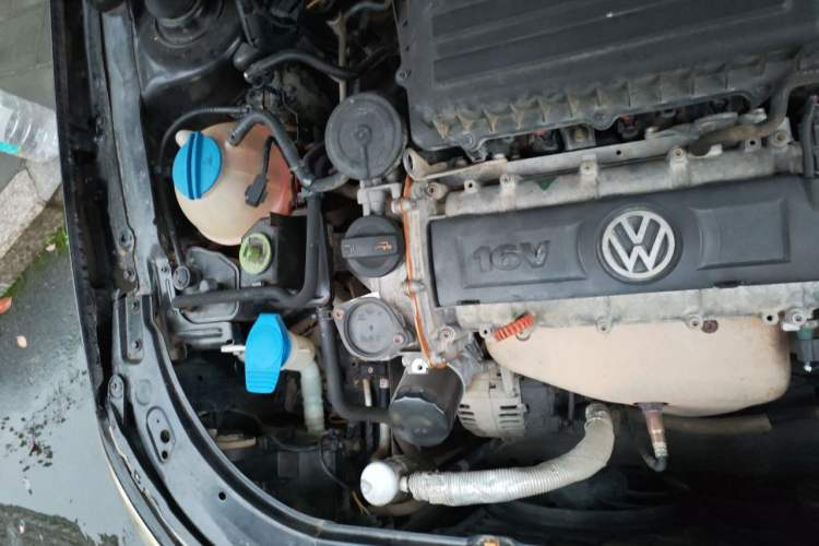 Used Volkswagen Lavida 2011 1.6L Automatic Premium Edition Engine Bay Right