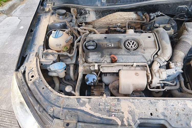 Used Volkswagen Lavida 2011 1.4 TSI DSG Prestige Edition Engine Bay Right