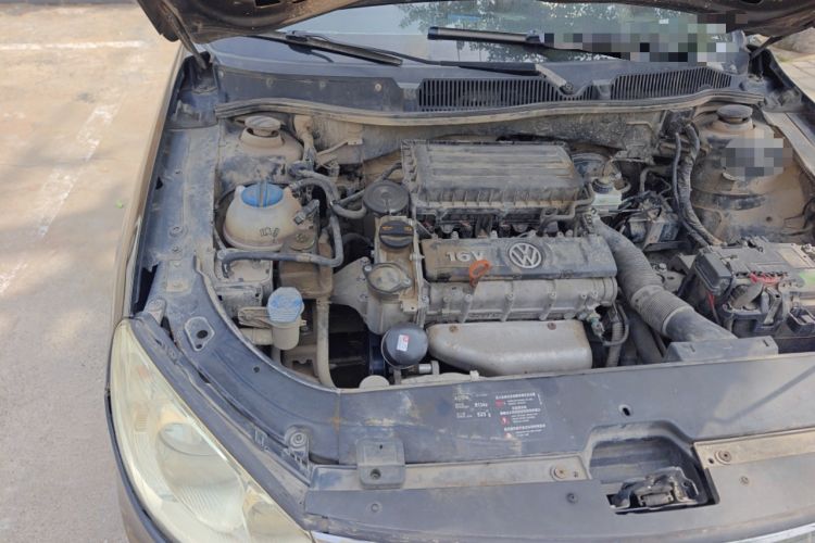 Used Volkswagen Lavida 2011 1.6L Manual - Premium Edition Engine Bay Right