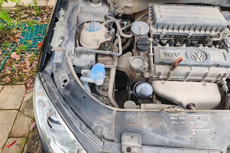 Used Volkswagen Lavida 2011 1.6L Manual Joy Version Engine Bay Right