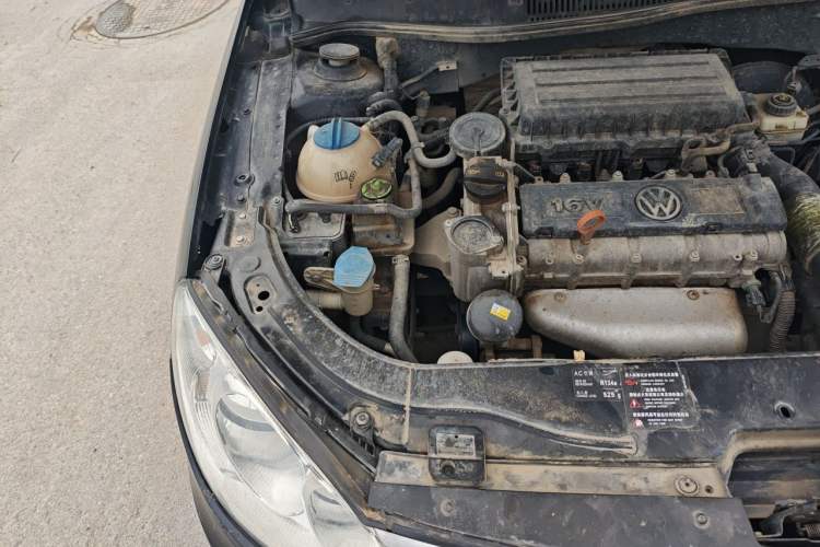 Used Volkswagen Lavida 2011 1.6L Manual Joy Version Engine Bay Right