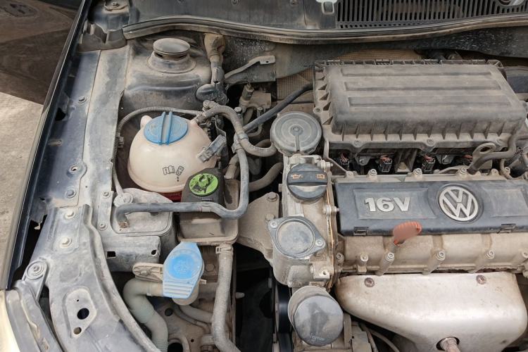 Used Volkswagen Lavida 2011 1.6L Manual - Premium Edition Engine Bay Right