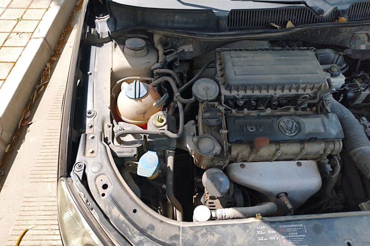 Used Volkswagen Lavida 2011 1.6L Manual - Premium Edition Engine Bay Right