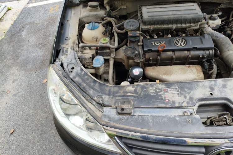 Used Volkswagen Lavida 2011 1.6L Manual Joy Version Engine Bay Right