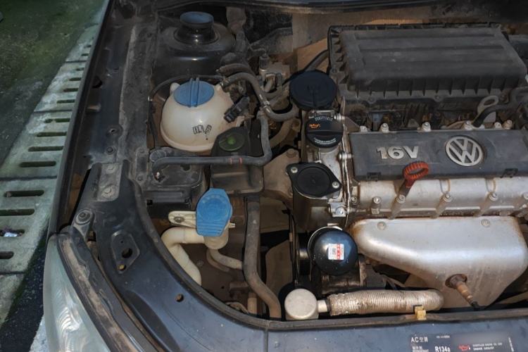 Used Volkswagen Lavida 2011 1.6L Manual - Premium Edition Engine Bay Right