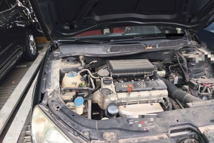 Used Volkswagen Lavida 2011 1.6L Automatic Premium Edition Engine Bay Right