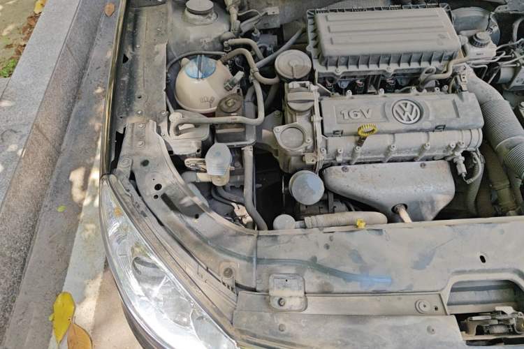 Used Volkswagen Lavida 2011 1.6L Automatic PinYou Edition Engine Bay Right