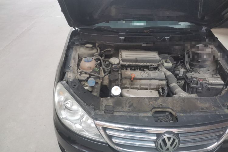 Used Volkswagen Lavida 2011 1.6L Manual - Premium Edition Engine Bay Right