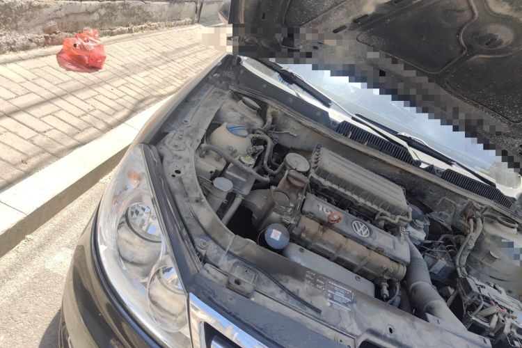 Used Volkswagen Lavida 2011 1.6L Automatic Premium Edition Engine Bay Right