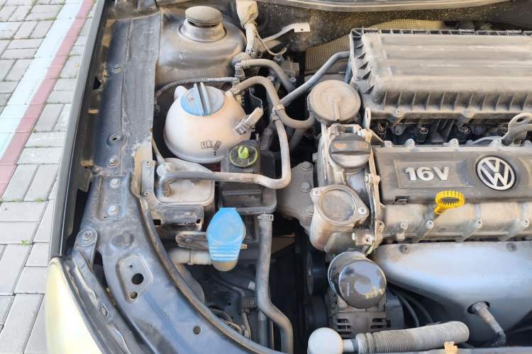 Used Volkswagen Lavida 2011 1.6L Automatic PinYou Edition Engine Bay Right