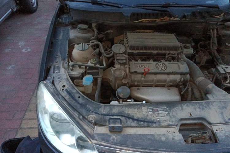Used Volkswagen Lavida 2011 1.6L Automatic Premium Edition Engine Bay Right