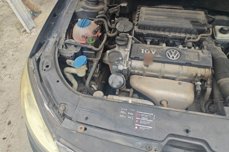 Used Volkswagen Lavida 2011 1.6L Automatic Premium Edition Engine Bay Right