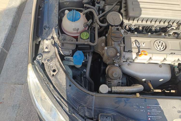 Used Volkswagen Lavida 2011 1.6L Manual Joy Version Engine Bay Right