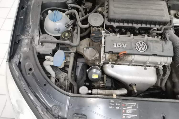 Used Volkswagen Lavida 2011 1.6L Automatic PinYou Edition Engine Bay Right