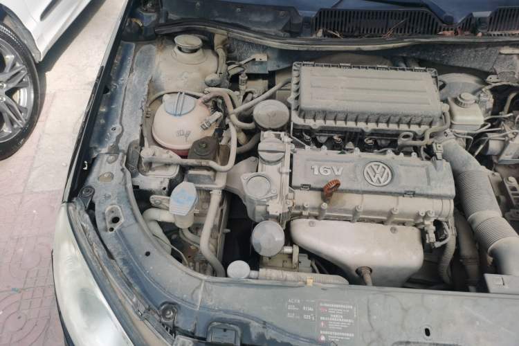 Used Volkswagen Lavida 2011 1.6L Automatic Premium Edition Engine Bay Right