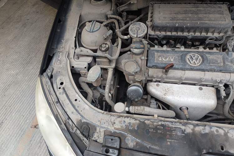 Used Volkswagen Lavida 2011 1.6L Automatic Premium Edition Engine Bay Right