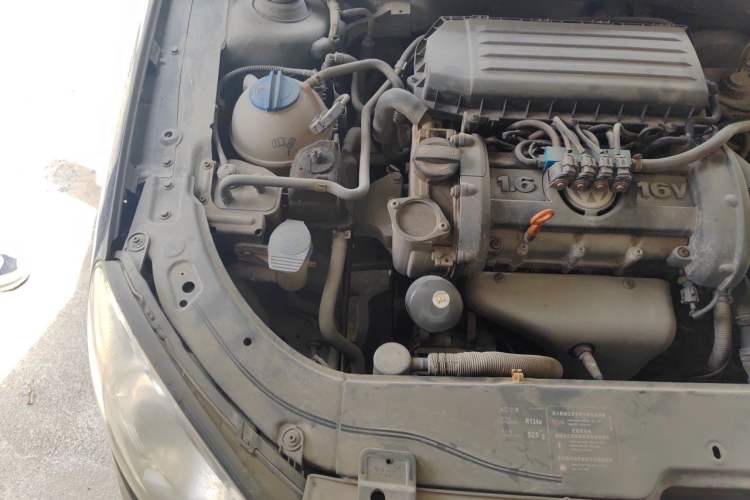 Used Volkswagen Lavida 2011 1.6L Automatic Premium Edition Engine Bay Right