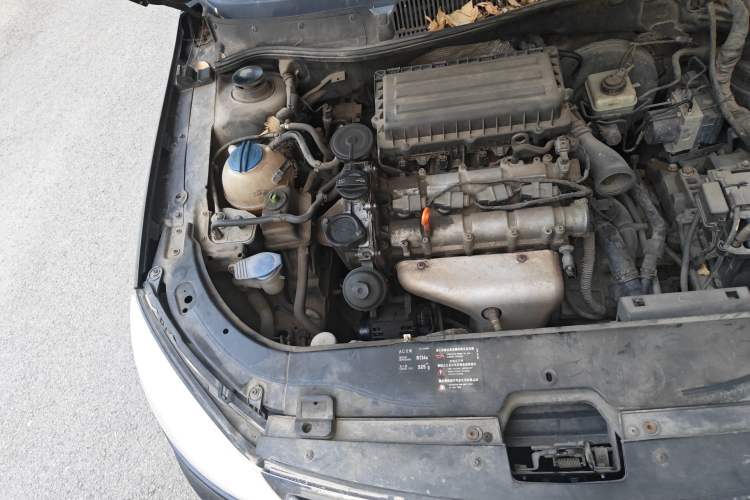 Used Volkswagen Lavida 2011 1.6L Automatic Pinxuan Edition Engine Bay Right