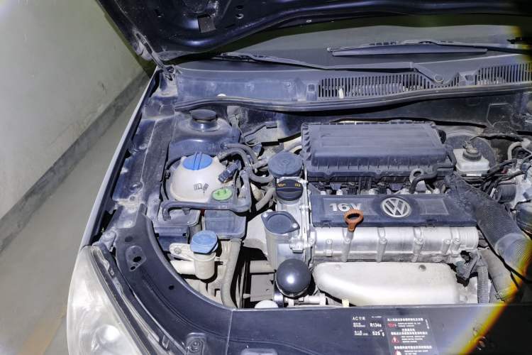 Used Volkswagen Lavida 2011 1.6L Automatic Premium Edition Engine Bay Right