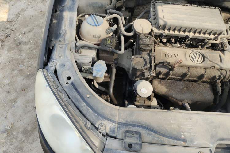 Used Volkswagen Lavida 2011 1.6L Manual - Premium Edition Engine Bay Right
