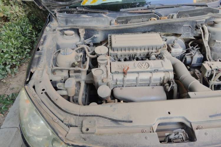 Used Volkswagen Lavida 2011 1.6L Automatic Premium Edition Engine Bay Right