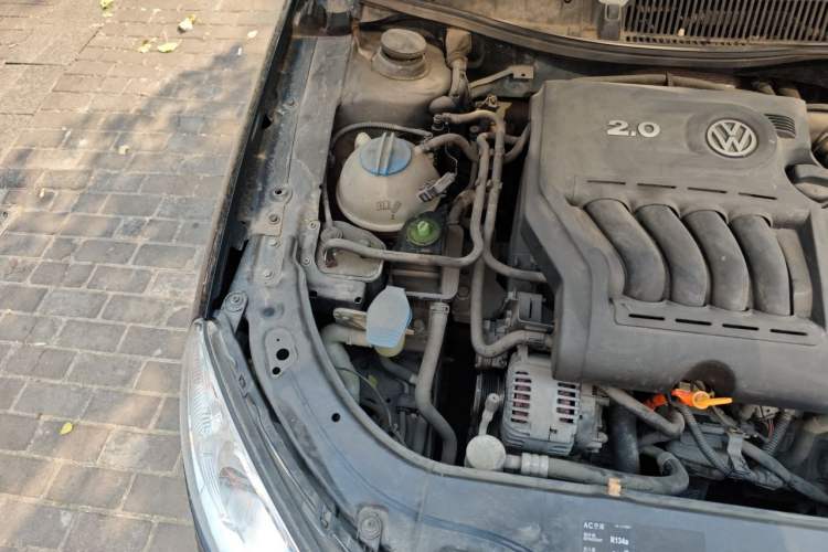 Used Volkswagen Lavida 2011 2.0L Automatic Premium Edition Engine Bay Right
