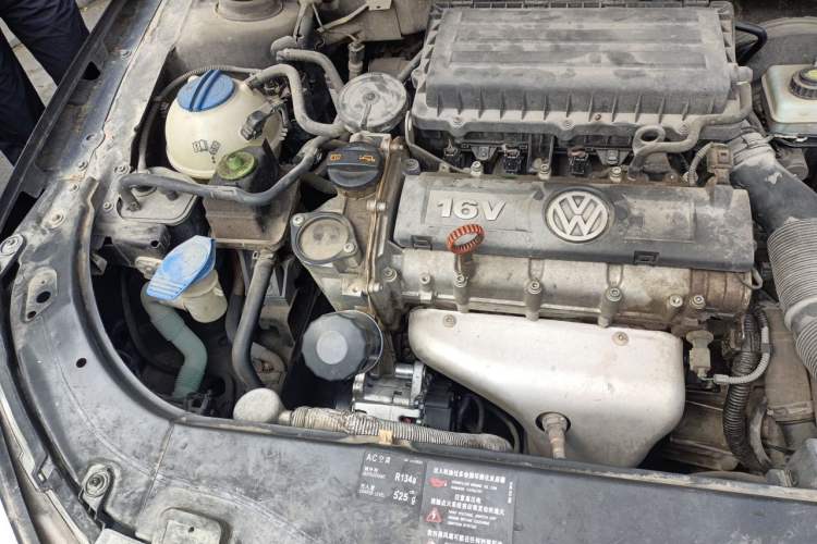 Used Volkswagen Lavida 2011 1.6L Automatic Premium Edition Engine Bay Right