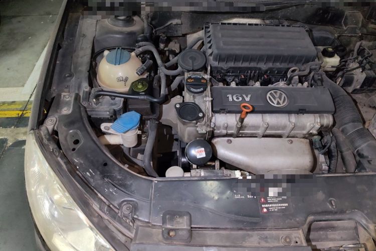 Used Volkswagen Lavida 2011 1.6L Manual - Premium Edition Engine Bay Right