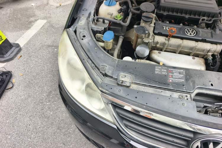 Used Volkswagen Lavida 2011 1.6L Manual Joy Version Engine Bay Right