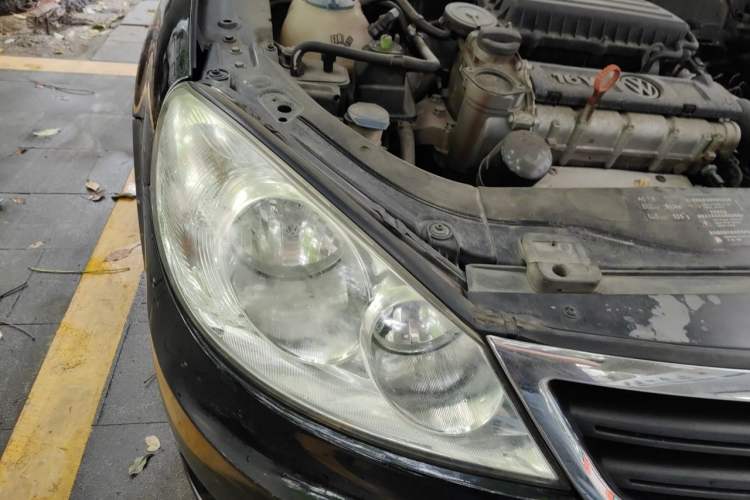 Used Volkswagen Lavida 2011 1.6L Automatic PinYou Edition Engine Bay Right