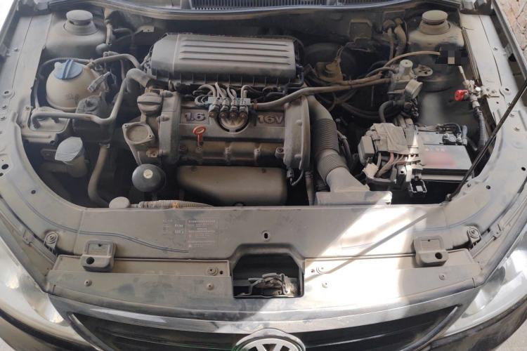 Used Volkswagen Lavida 2011 1.6L Automatic Premium Edition Engine Bay