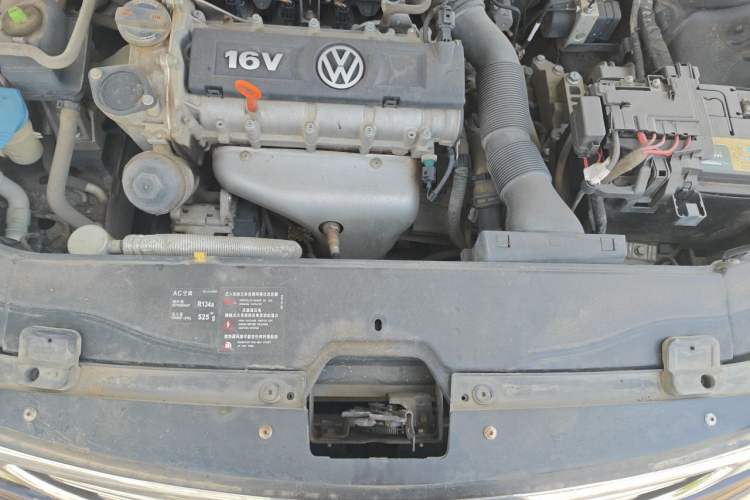 Used Volkswagen Lavida 2011 1.6L Automatic PinYou Edition Engine Bay