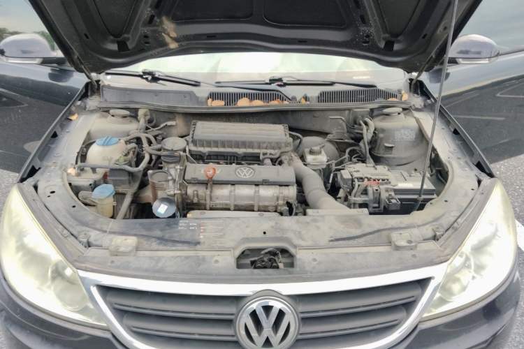 Used Volkswagen Lavida 2011 1.6L Automatic PinYou Edition Engine Bay