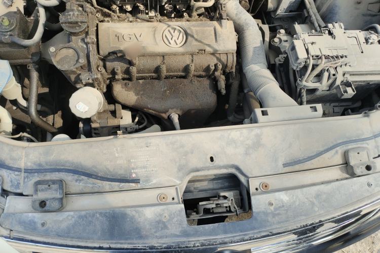 Used Volkswagen Lavida 2011 1.6L Manual - Premium Edition Engine Bay