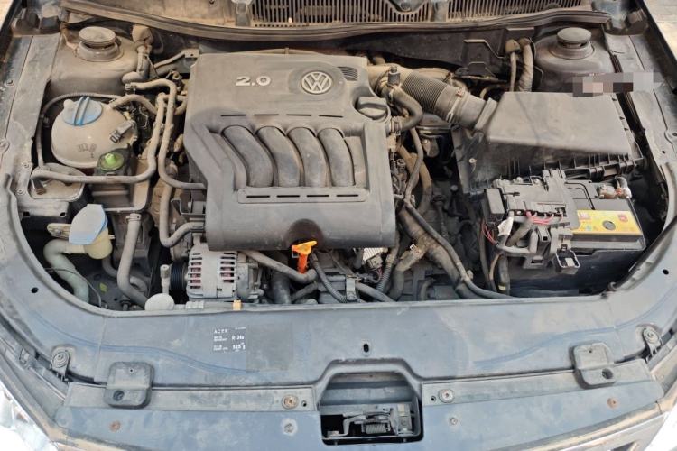 Used Volkswagen Lavida 2011 2.0L Automatic Premium Edition Engine Bay