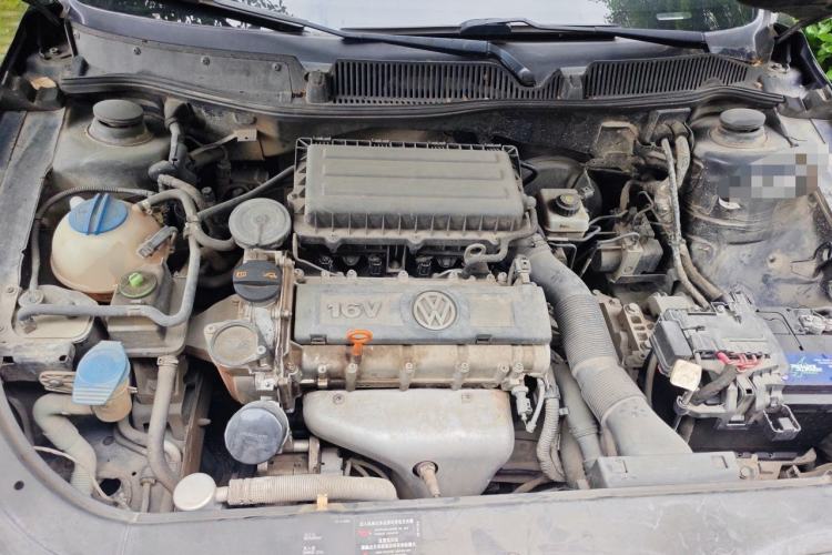 Used Volkswagen Lavida 2011 1.6L Automatic Premium Edition Engine Bay