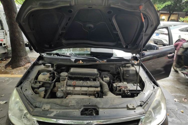 Used Volkswagen Lavida 2011 1.6L Automatic PinYou Edition Engine Bay