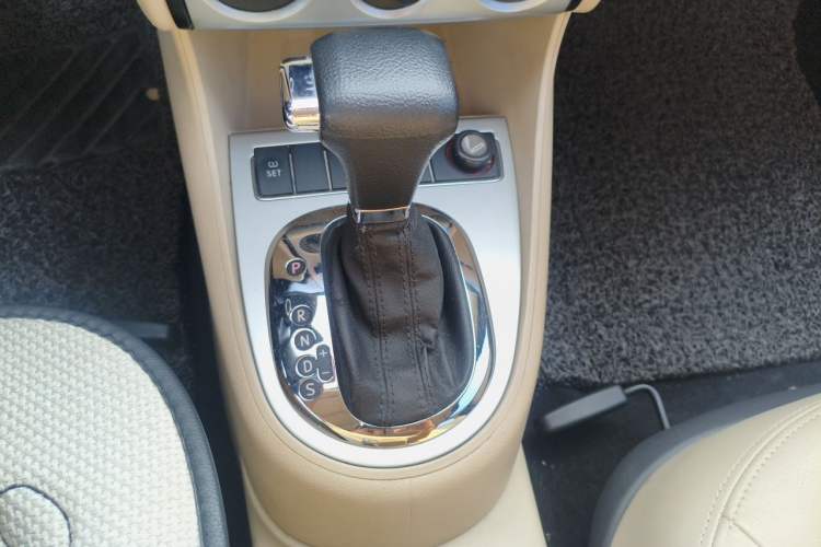 Used Volkswagen Lavida 2011 1.6L Automatic Premium Edition Gear Lever