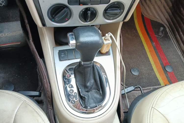 Used Volkswagen Lavida 2011 1.6L Automatic Premium Edition Gear Lever