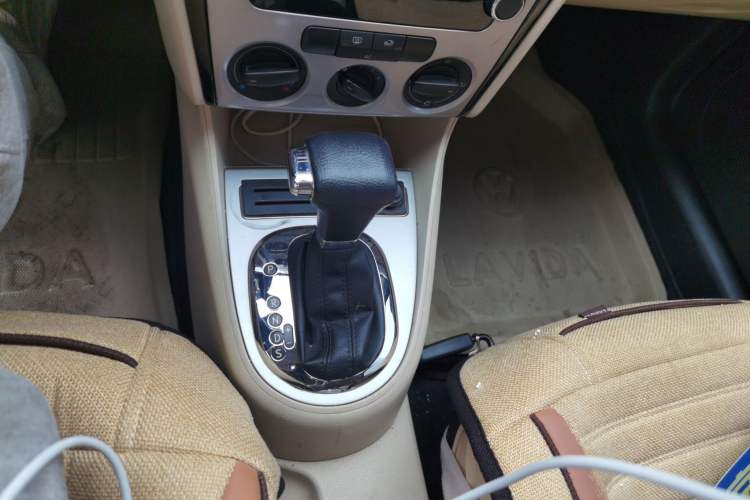 Used Volkswagen Lavida 2011 1.6L Automatic PinYou Edition Gear Lever