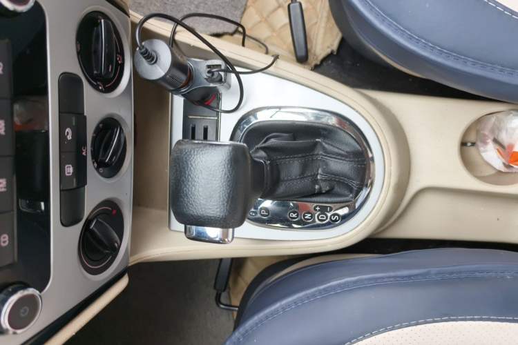 Used Volkswagen Lavida 2011 1.6L Automatic Premium Edition Gear Lever