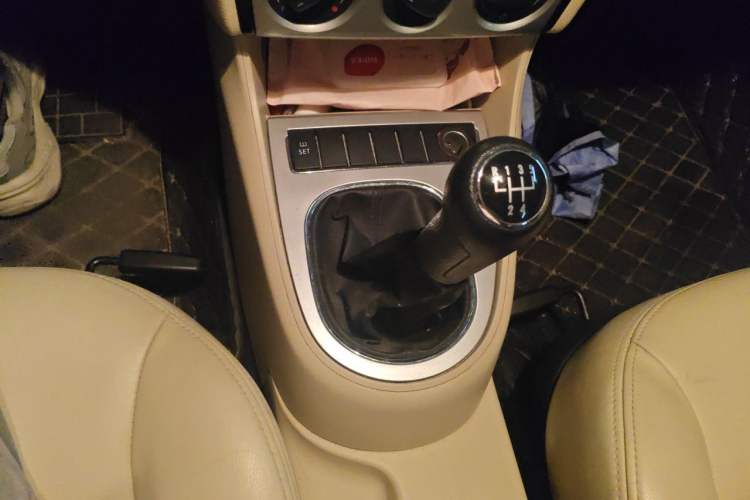 Used Volkswagen Lavida 2011 1.4 TSI Manual Prestige Edition Gear Lever