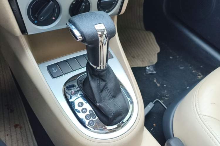 Used Volkswagen Lavida 2011 1.4 TSI DSG Prestige Edition Gear Lever