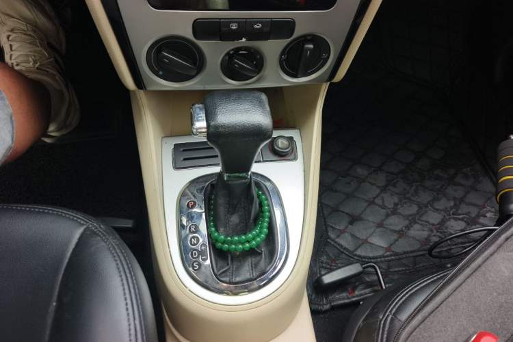 Used Volkswagen Lavida 2011 1.6L Automatic PinYou Edition Gear Lever