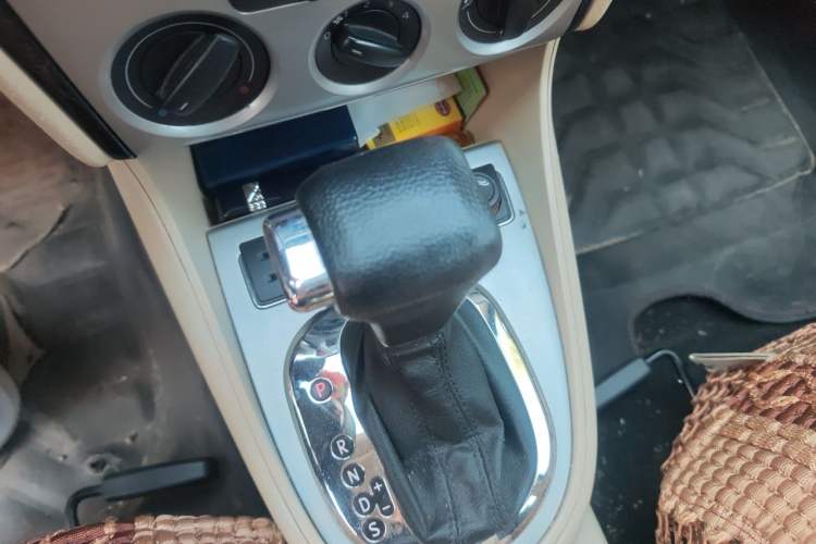 Used Volkswagen Lavida 2011 1.6L Automatic PinYou Edition Gear Lever
