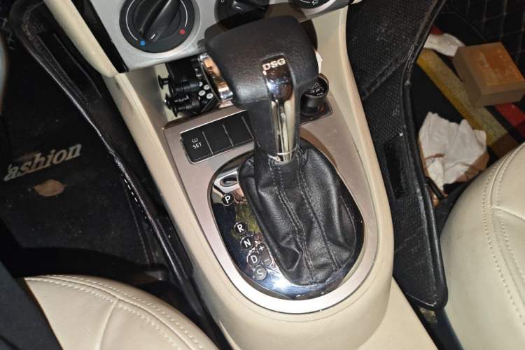 Used Volkswagen Lavida 2011 1.4 TSI DSG Prestige Edition Gear Lever