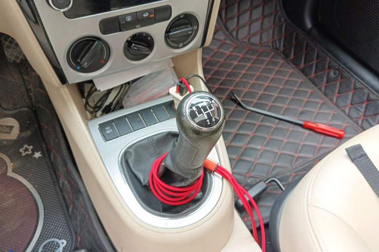 Used Volkswagen Lavida 2011 1.6L Manual - Premium Edition Gear Lever