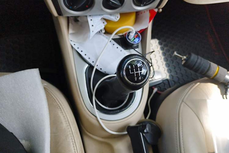 Used Volkswagen Lavida 2011 1.6L Manual - Premium Edition Gear Lever