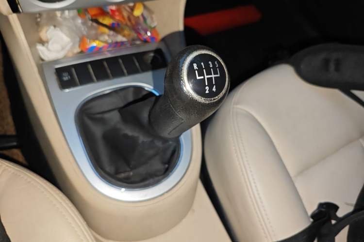 Used Volkswagen Lavida 2011 1.6L Manual - Premium Edition Gear Lever